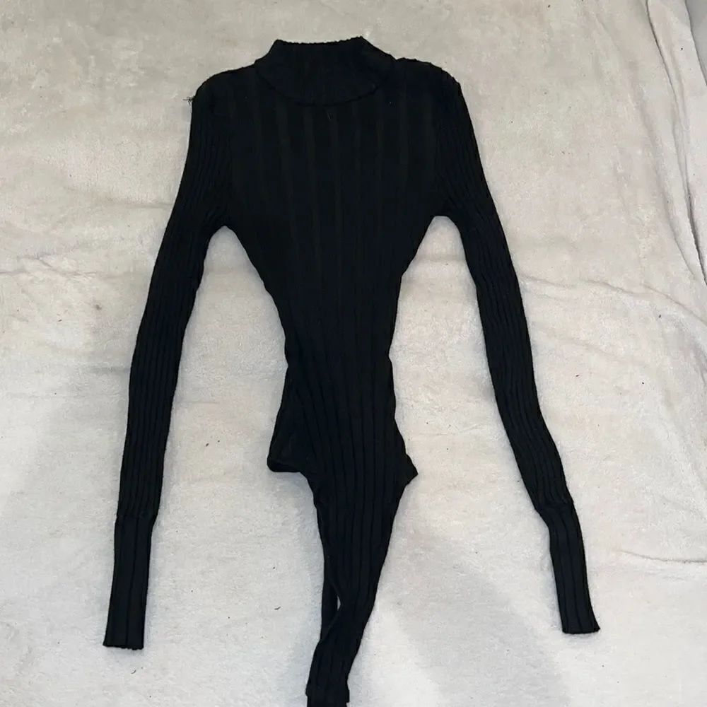 Missguided womens size 4 fits a size 0 black thong bodysuit long sleeve